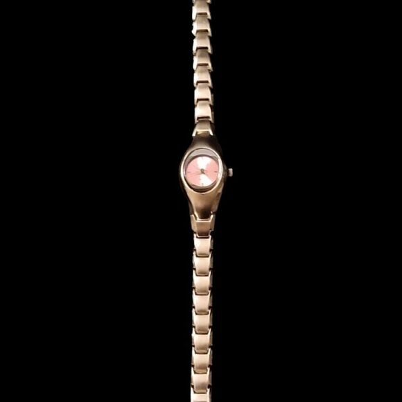 Gucci Gold-Tone Women’s Watch • Pink Dial • Serviced • - Picture 6 of 6